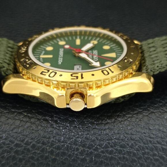 Vintage 1983 Seiko Diver Automatic Mens Gold Watch W/daydate & Green accents - Picture 5 of 9